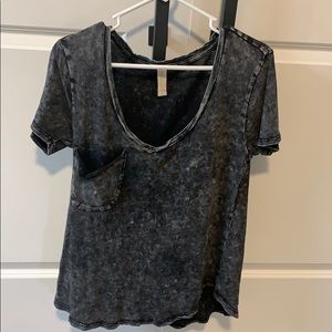 grey/black altard state v neck, pocket tee